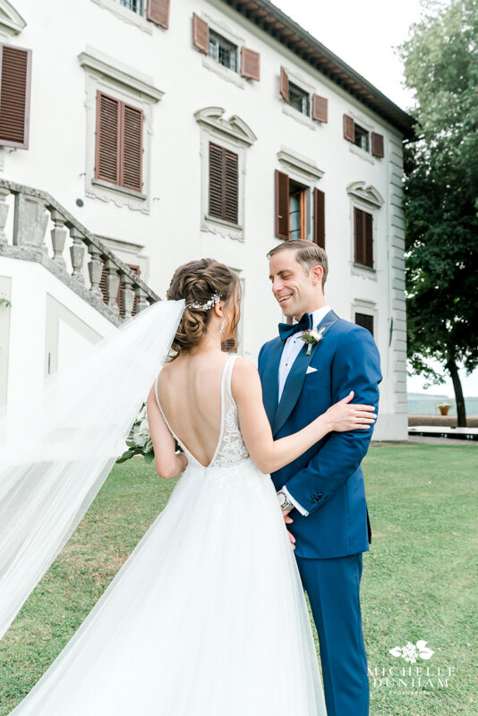 tuscany_italy_destination_wedding_bride_groom_first_look_cape_cod_photographer_Michelle_dunham_photography_04.jpg